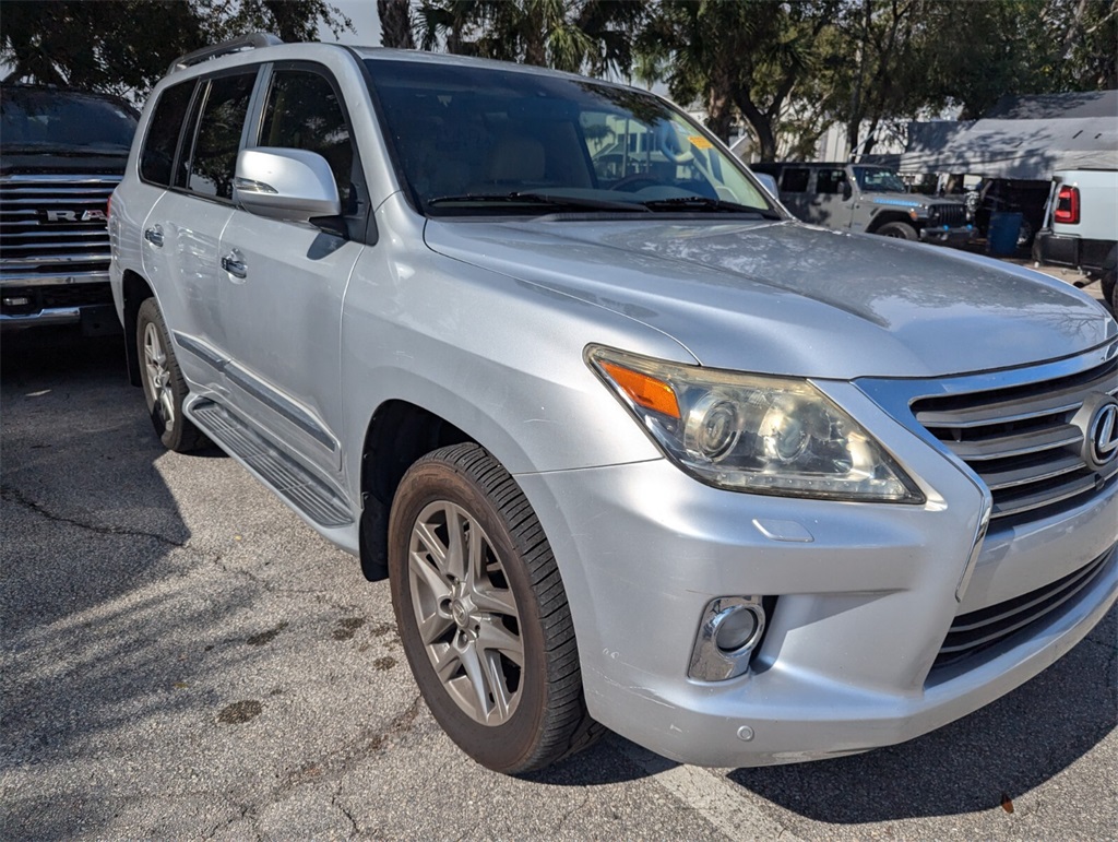 2013 Lexus LX 570 19