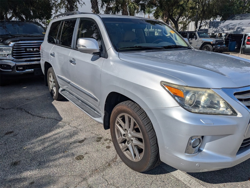 2013 Lexus LX 570 21