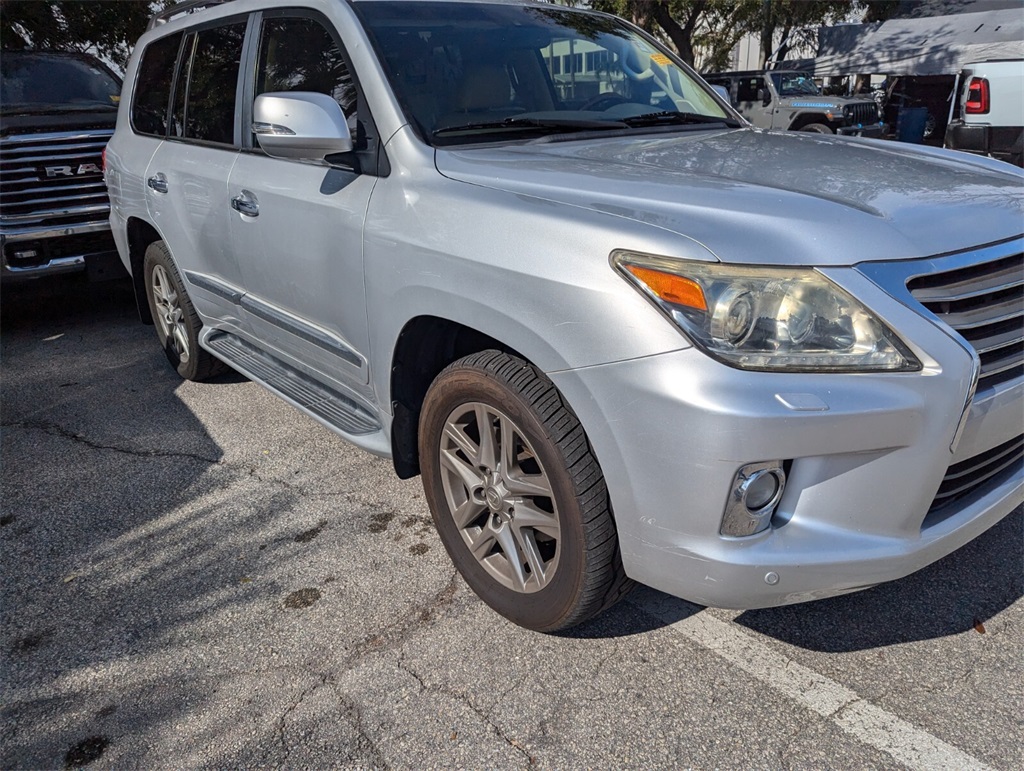 2013 Lexus LX 570 22