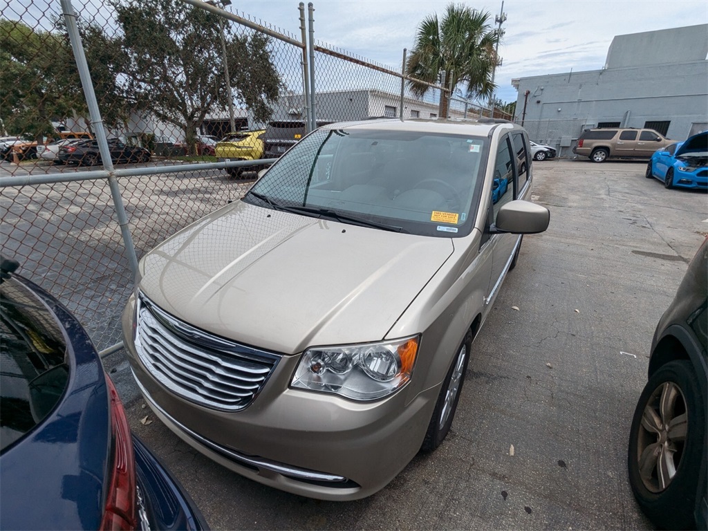 2013 Chrysler Town & Country Touring 2