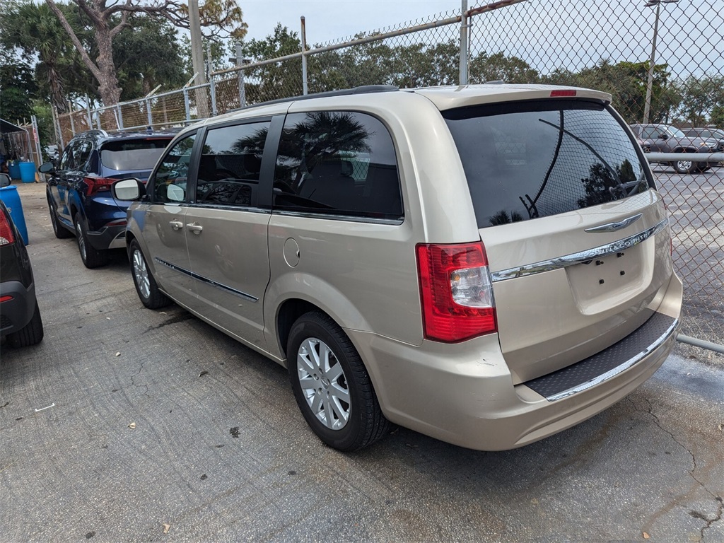 2013 Chrysler Town & Country Touring 14