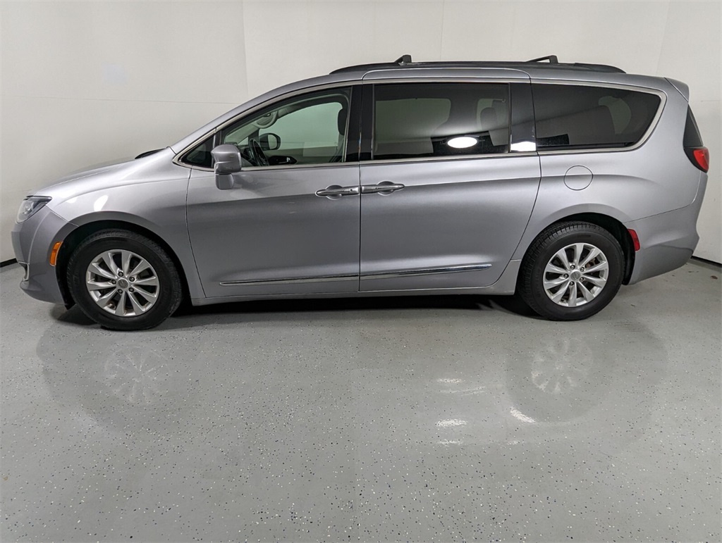 2017 Chrysler Pacifica Touring L 4