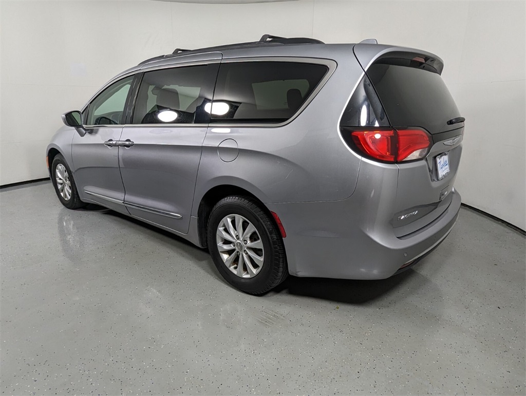 2017 Chrysler Pacifica Touring L 5