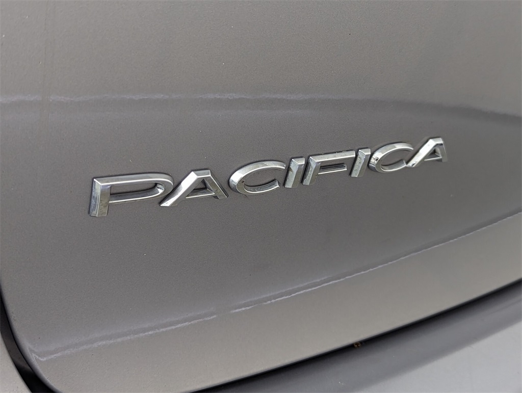 2017 Chrysler Pacifica Touring L 8