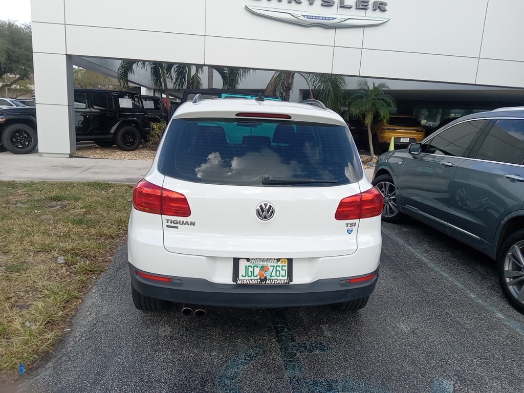 2018 Volkswagen Tiguan Limited 2.0T 18