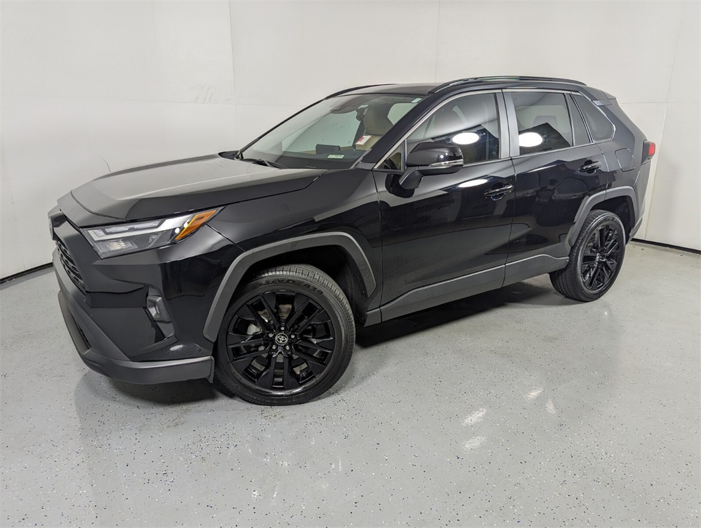 2022 Toyota RAV4 XLE Premium 3