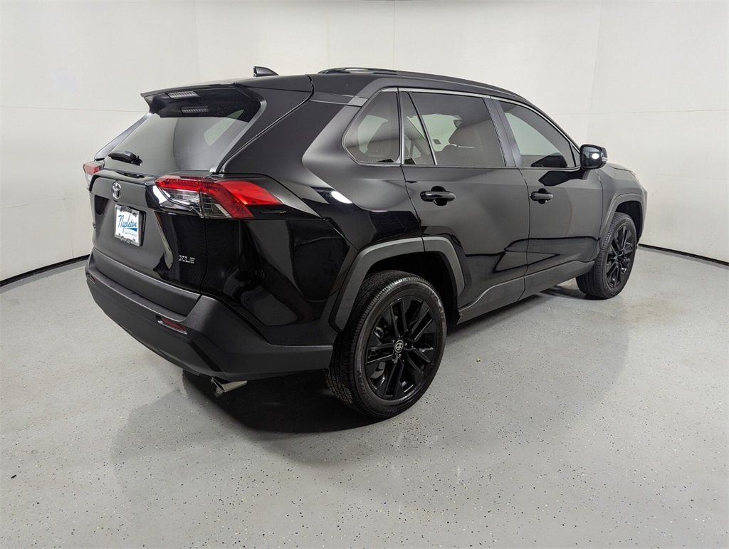 2022 Toyota RAV4 XLE Premium 6