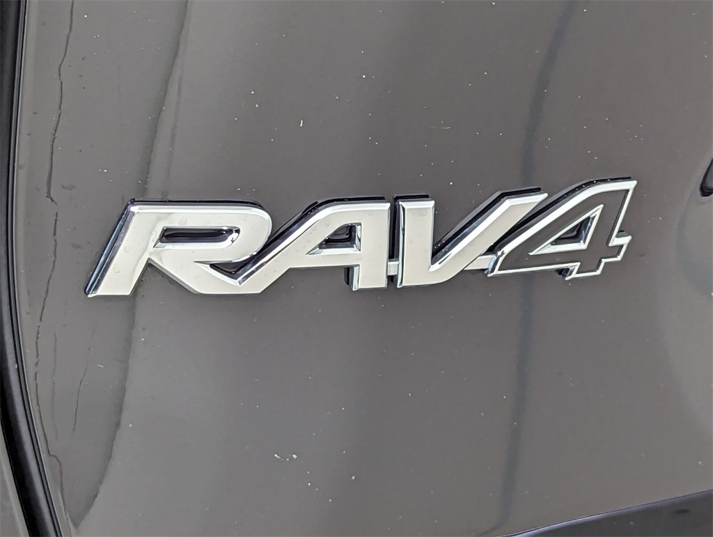 2022 Toyota RAV4 XLE Premium 8