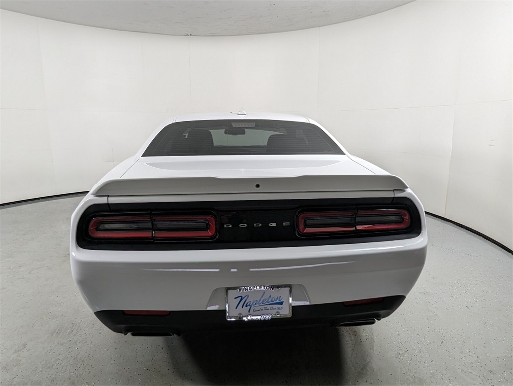 2022 Dodge Challenger R/T 8