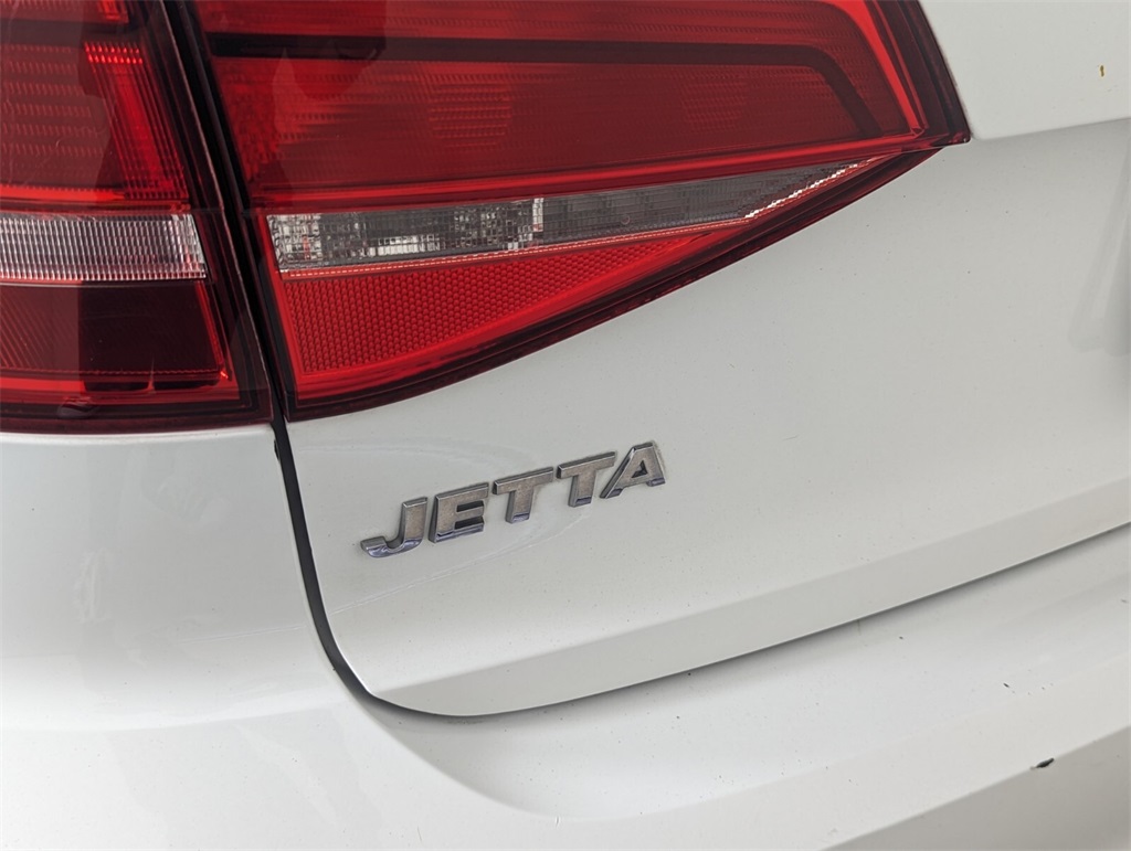 2015 Volkswagen Jetta 1.8T Sport 8