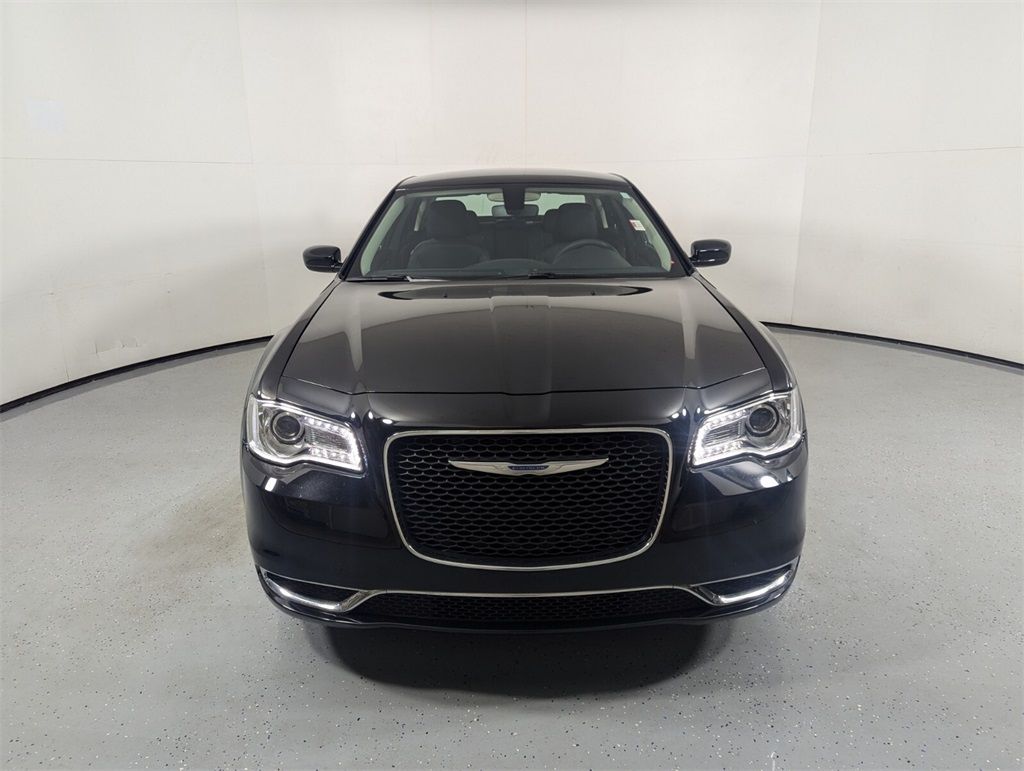 2023 Chrysler 300 Touring 2