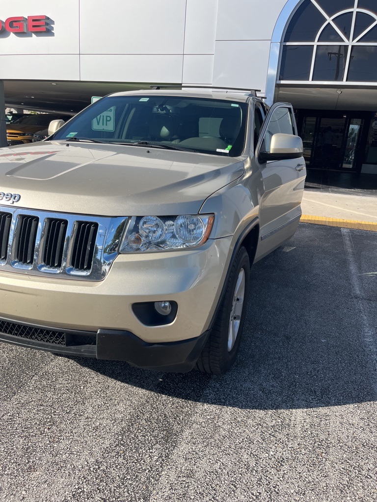 2011 Jeep Grand Cherokee Laredo 2