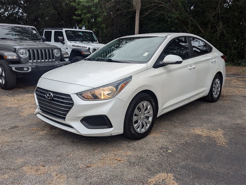 2020 Hyundai Accent SE 3