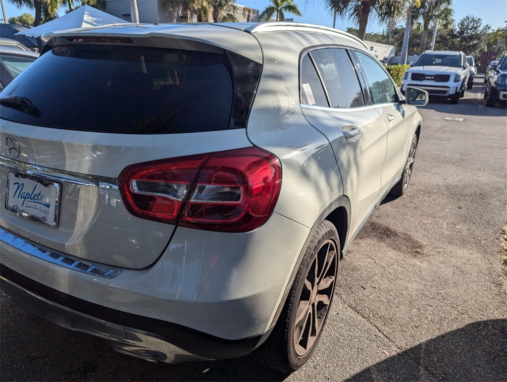 2015 Mercedes-Benz GLA GLA 250 23