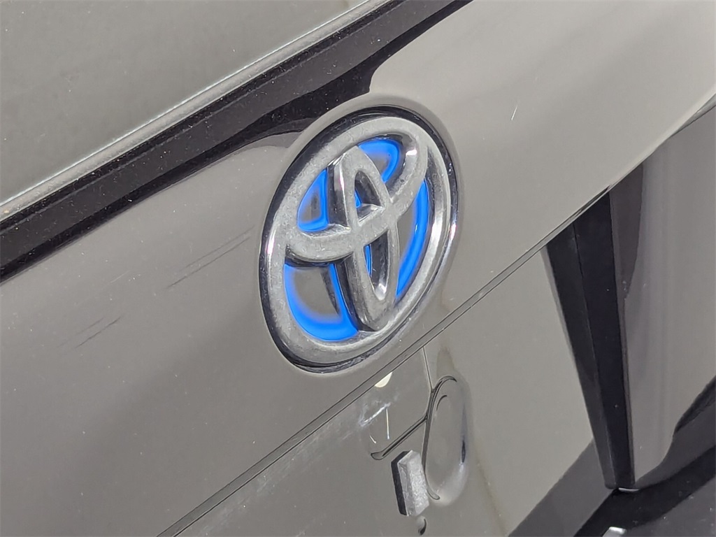 2022 Toyota Prius XLE 6