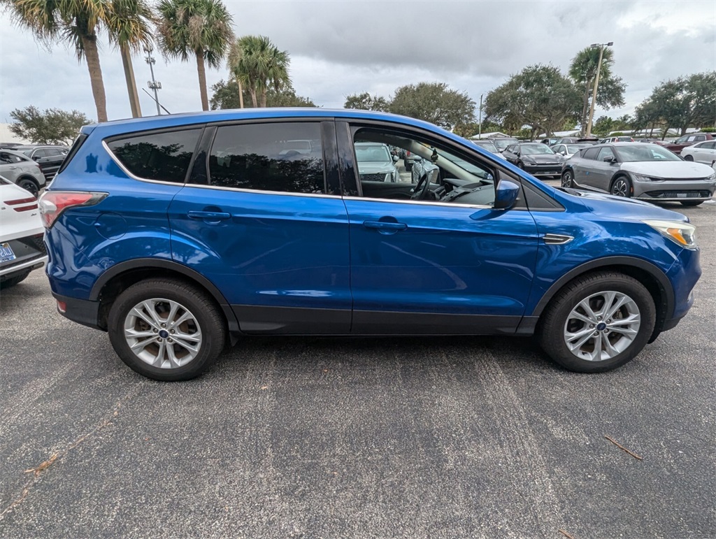 2017 Ford Escape SE 18