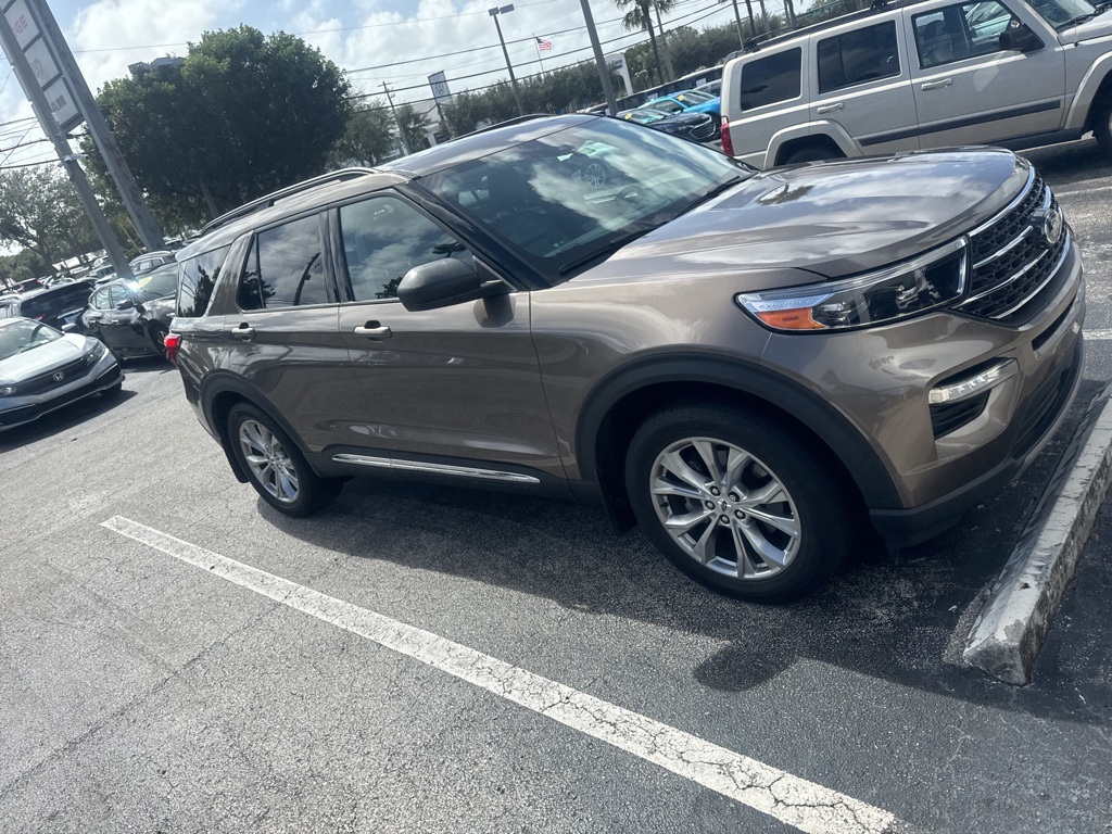 2021 Ford Explorer XLT 2