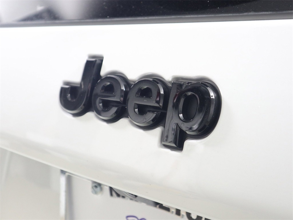2023 Jeep Cherokee Altitude 6