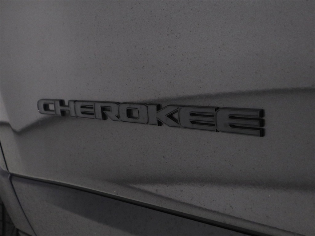 2023 Jeep Cherokee Altitude 21