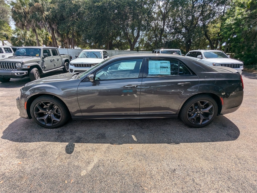 2023 Chrysler 300 S 4