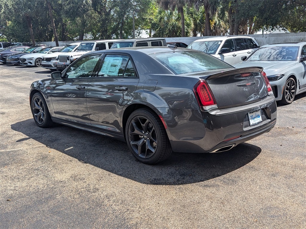 2023 Chrysler 300 S 5