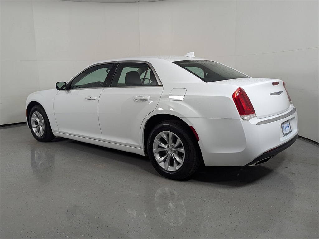 2023 Chrysler 300 Touring 5