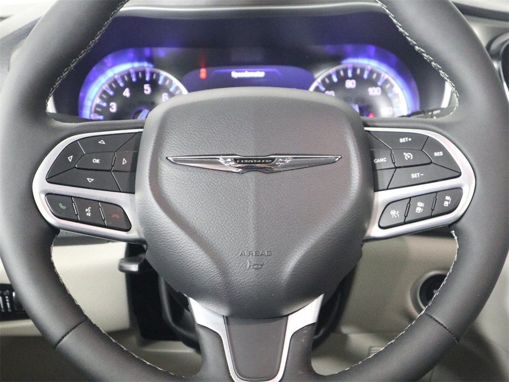 2023 Chrysler Pacifica Touring L 10