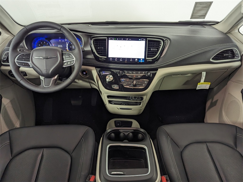 2023 Chrysler Pacifica Touring L 8
