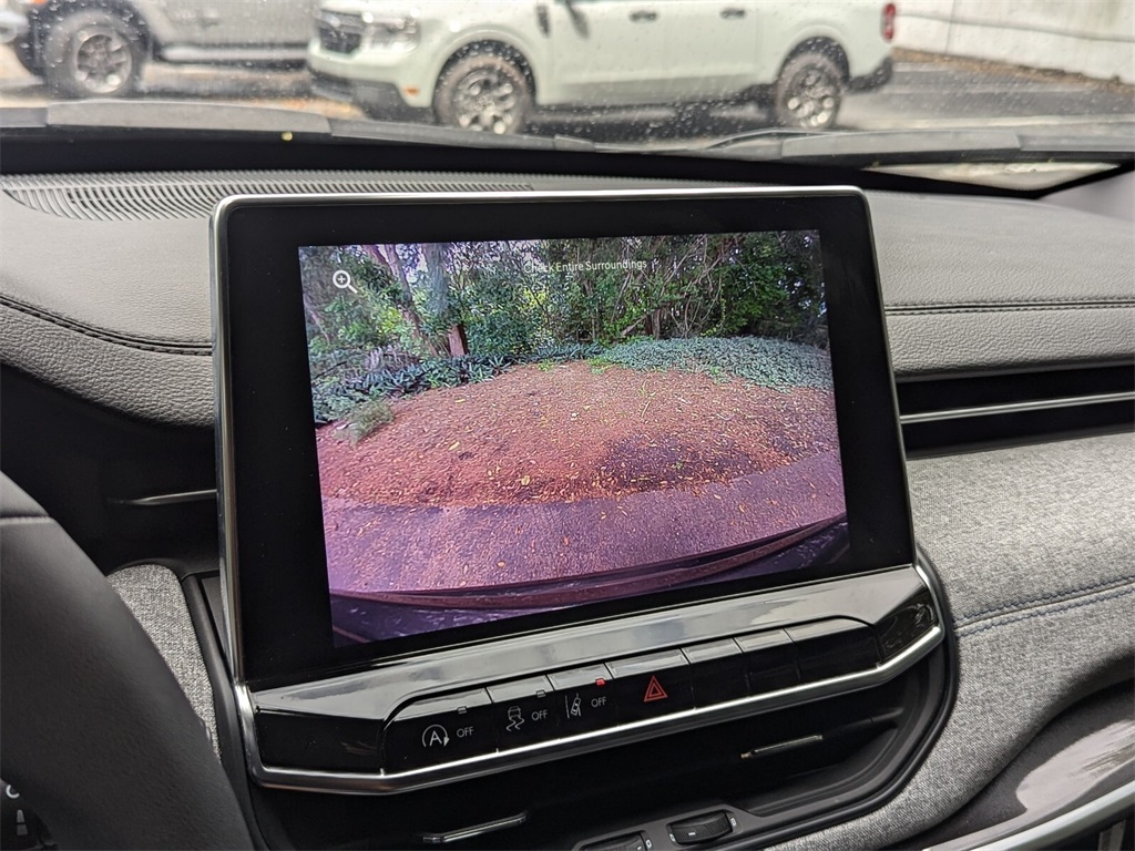 2023 Jeep Compass Latitude 18