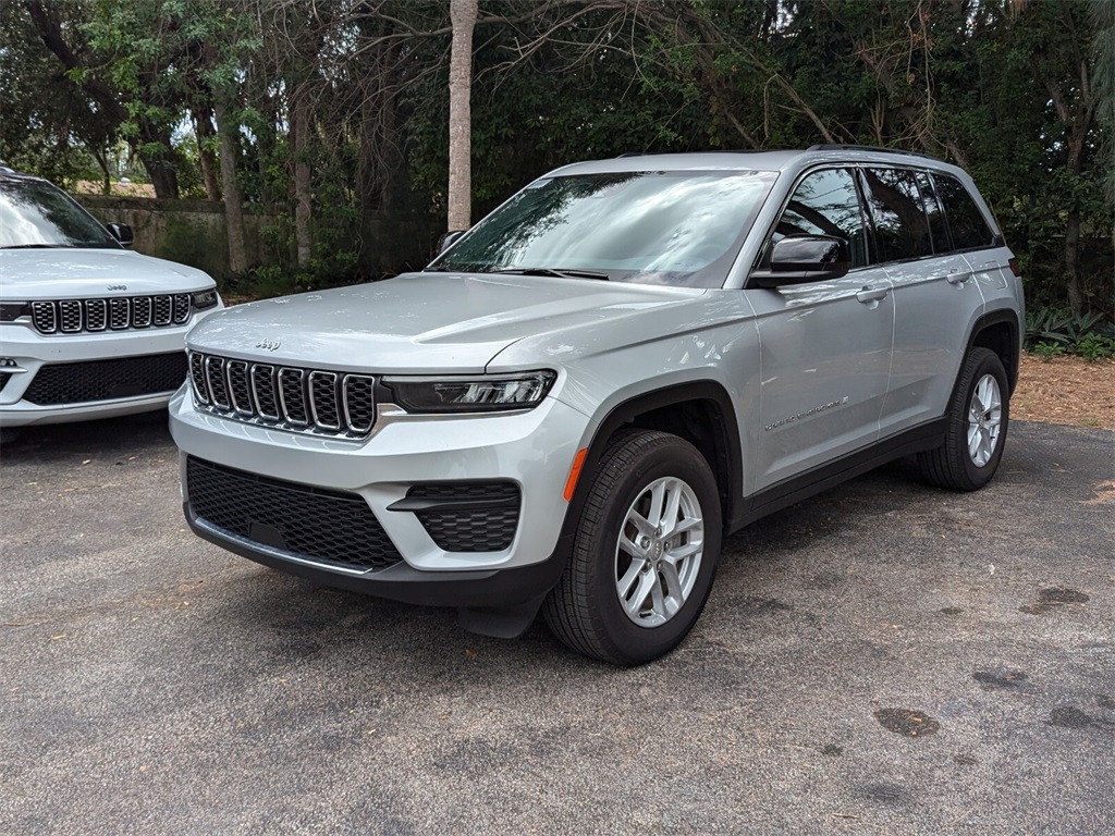 2024 Jeep Grand Cherokee Laredo 3