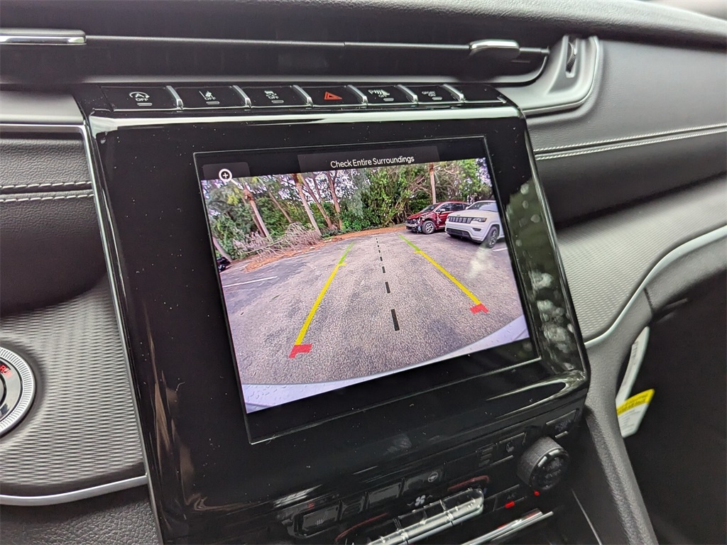 2024 Jeep Grand Cherokee Altitude X 17