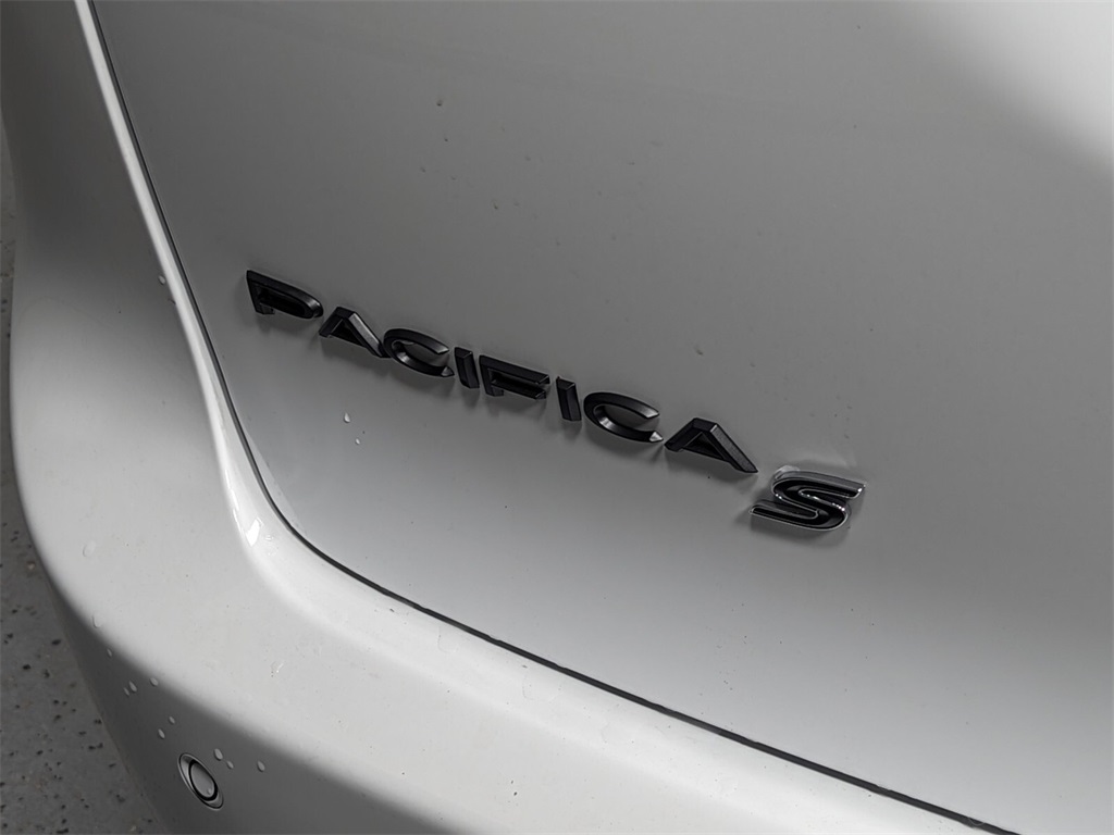 2024 Chrysler Pacifica Hybrid Select 4