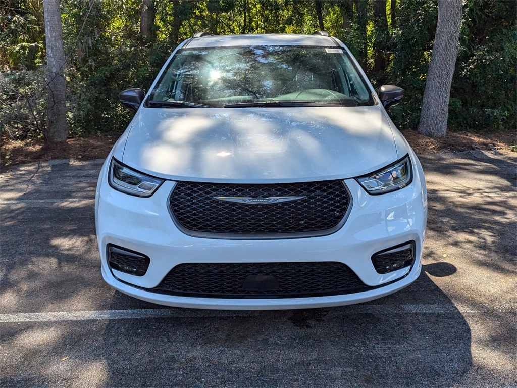 2024 Chrysler Pacifica Touring L 2