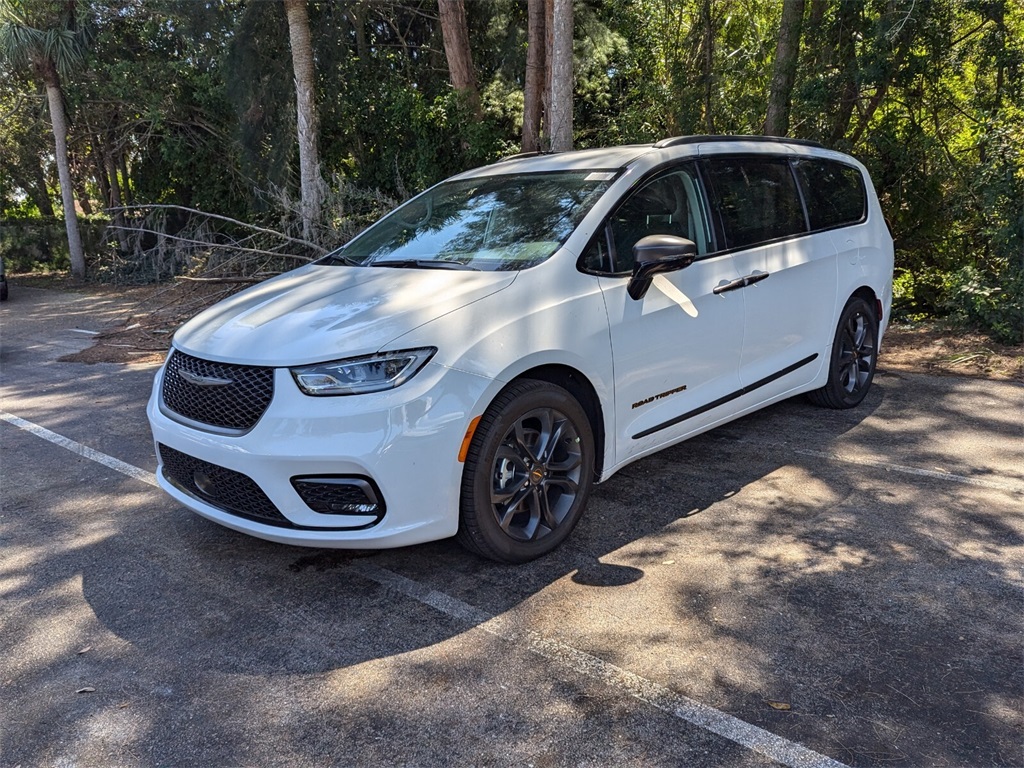 2024 Chrysler Pacifica Touring L 3