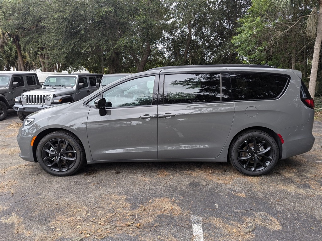 2024 Chrysler Pacifica Touring L 4