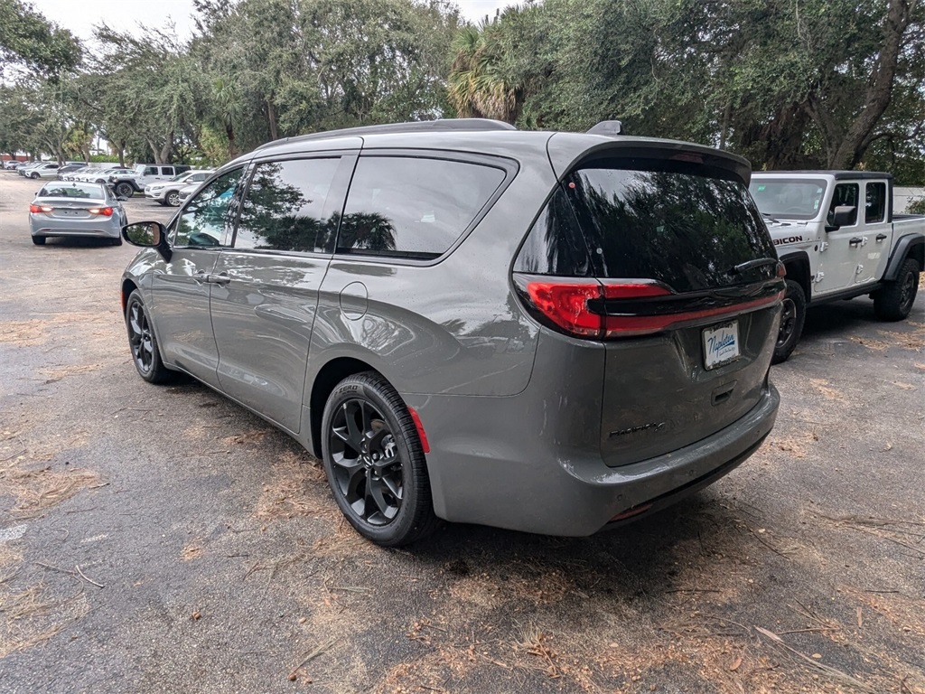 2024 Chrysler Pacifica Touring L 5