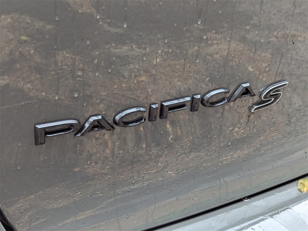 2024 Chrysler Pacifica Touring L 6