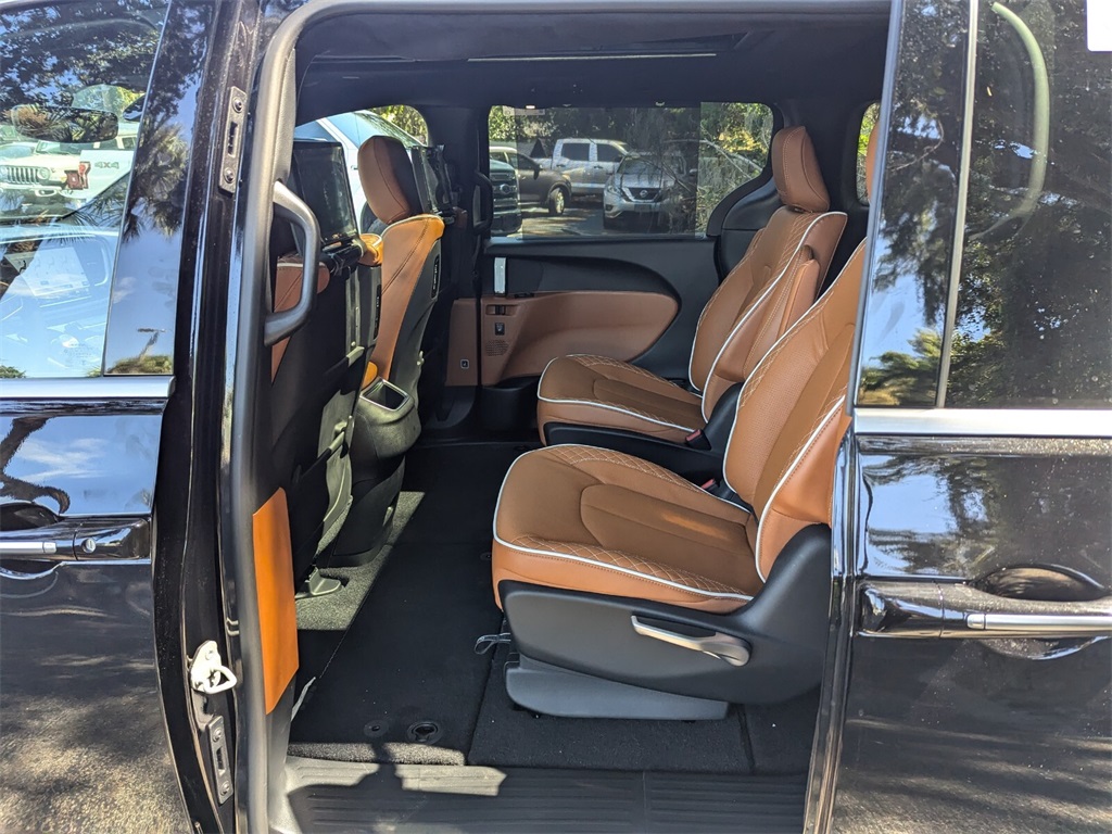 2024 Chrysler Pacifica Pinnacle 25