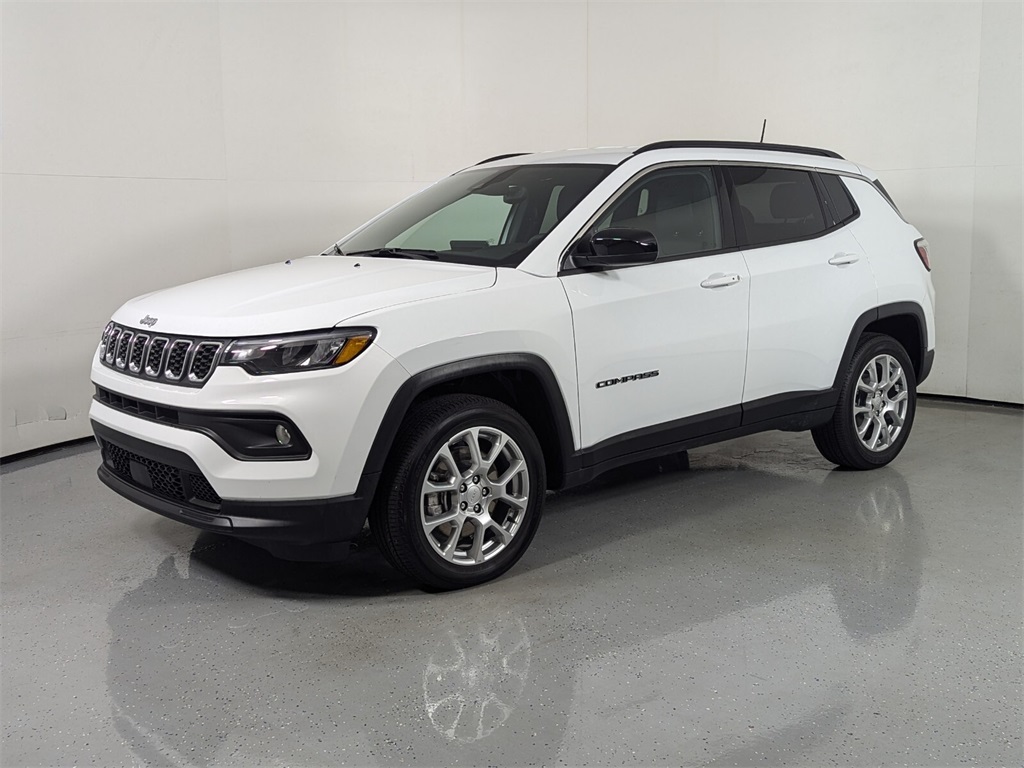 2024 Jeep Compass Latitude Lux 3