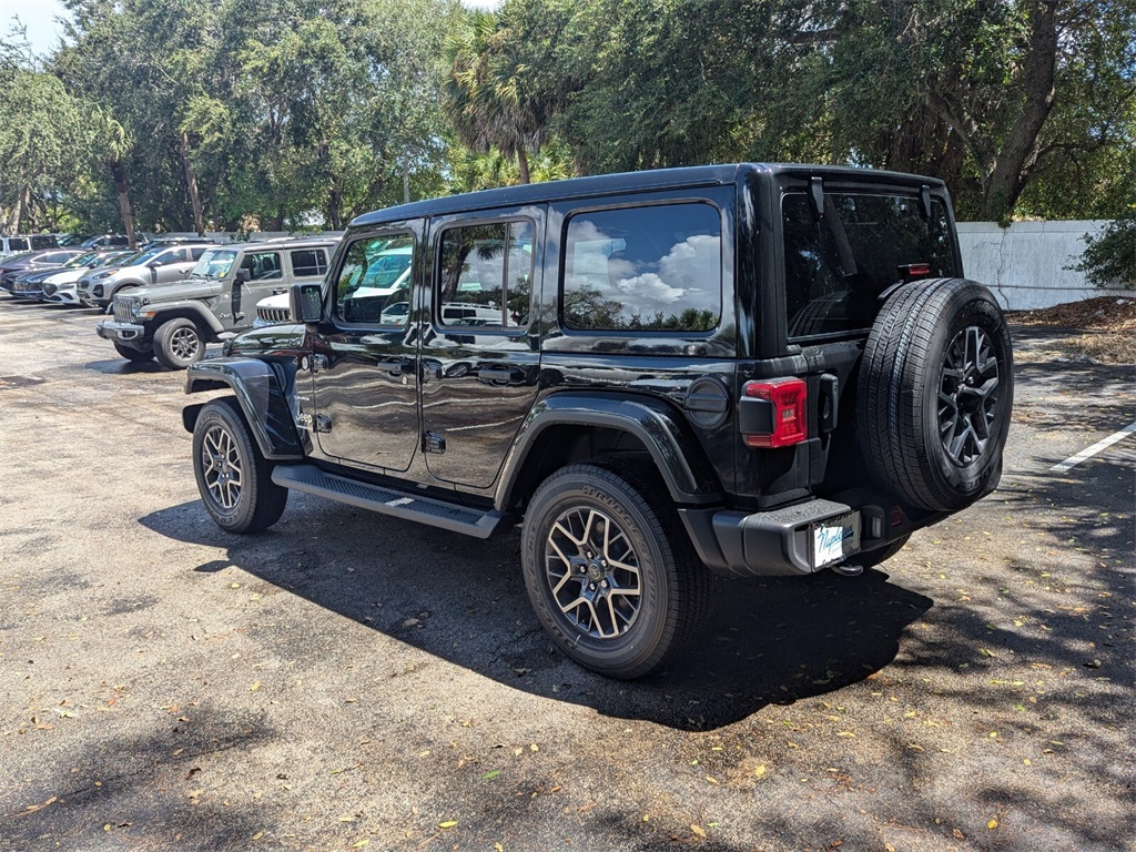 2024 Jeep Wrangler Sahara 5