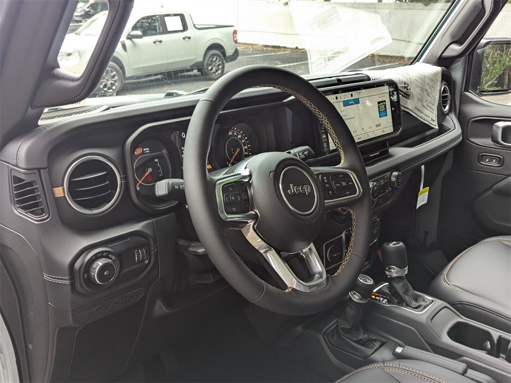 2024 Jeep Wrangler Sahara 9