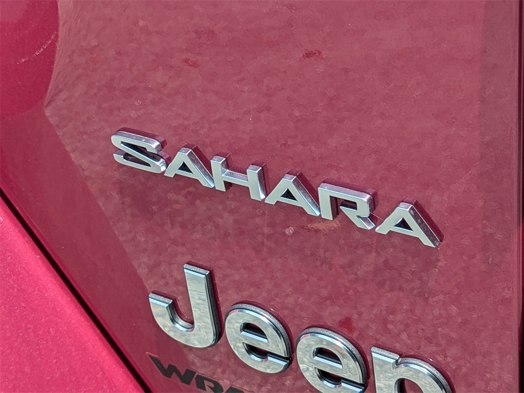 2024 Jeep Wrangler Sahara 25