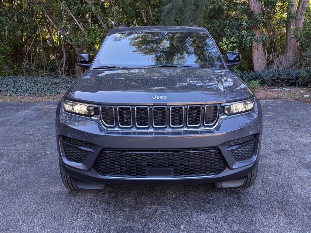 2025 Jeep Grand Cherokee Laredo 2