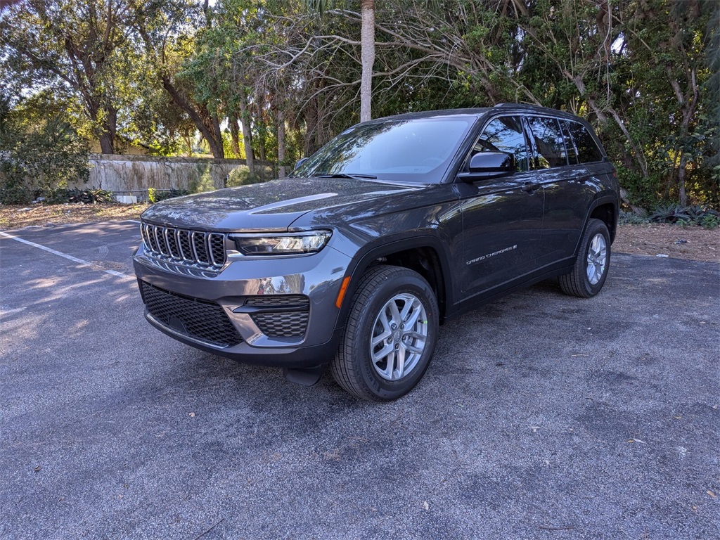 2025 Jeep Grand Cherokee Laredo 3