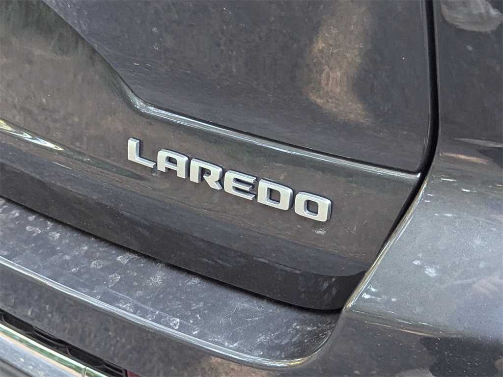 2025 Jeep Grand Cherokee Laredo 8