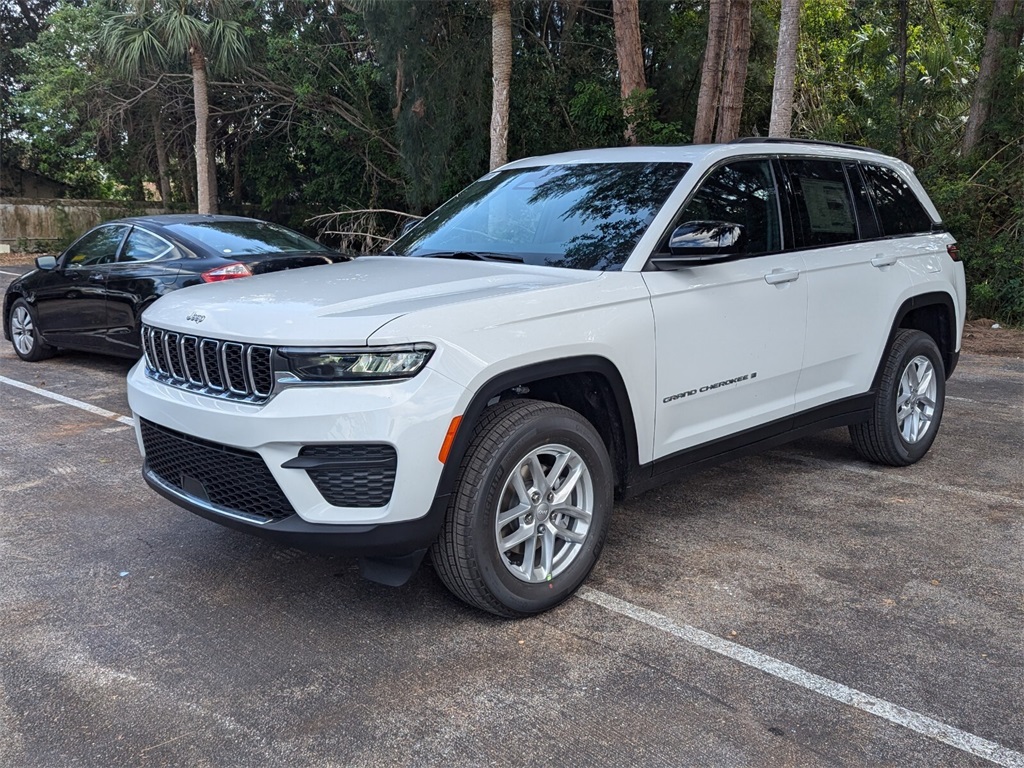 2025 Jeep Grand Cherokee Laredo 3