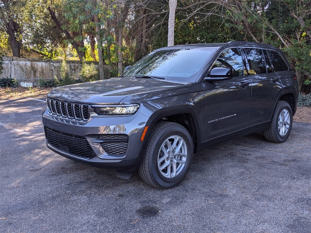 2025 Jeep Grand Cherokee Laredo 3