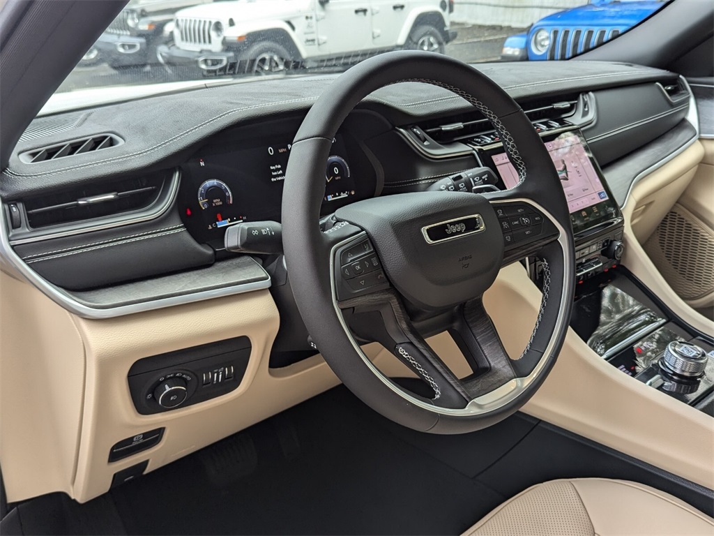 2025 Jeep Grand Cherokee Limited 12