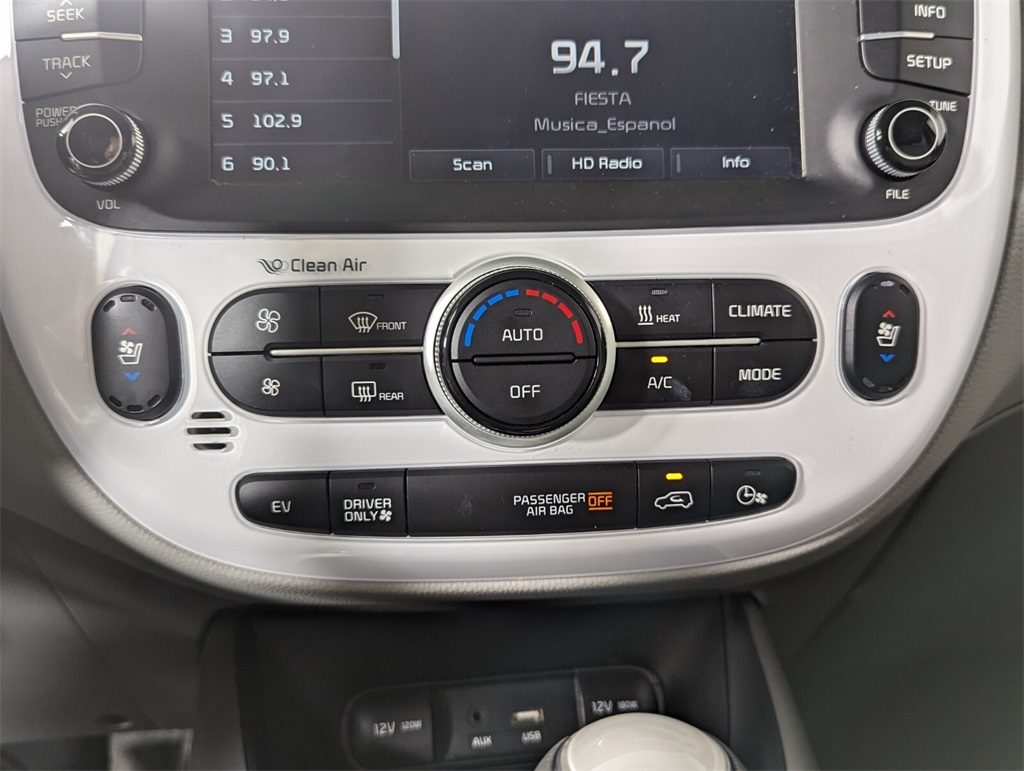 2015 Kia Soul EV Plus 21