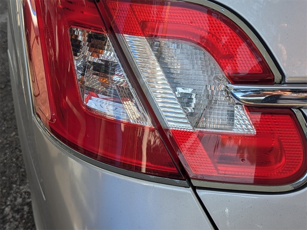 2010 Ford Taurus SHO 15